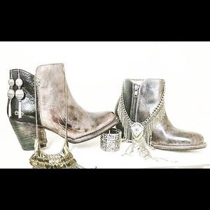 Never worn Bed Stu Yell Boots Size 7